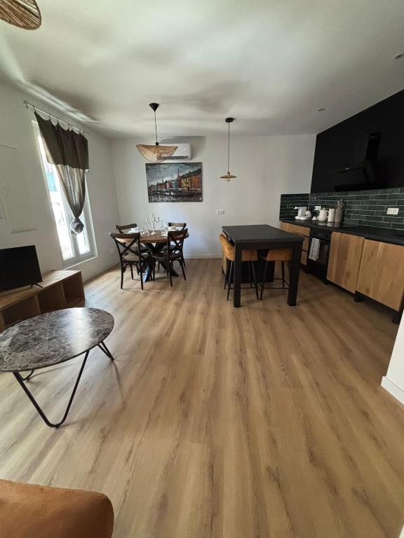Renovated designer apartment Historic center 4 people - 3