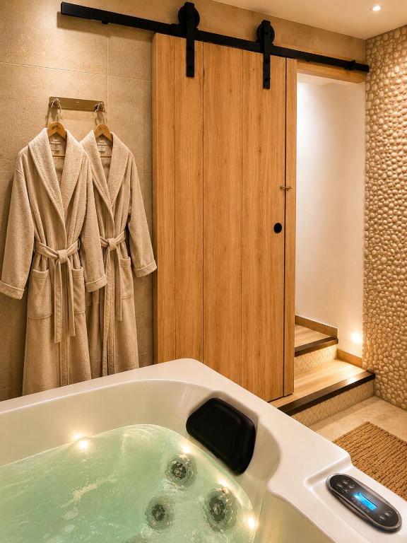 Casa Olivia, Luxurious Village House with Sauna and Jacuzzi - 2