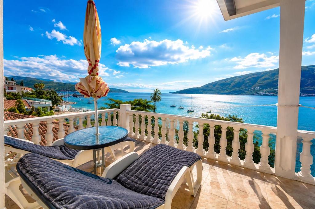 First Line Beachfront Apartment Sea View Terrace free wifi - 1
