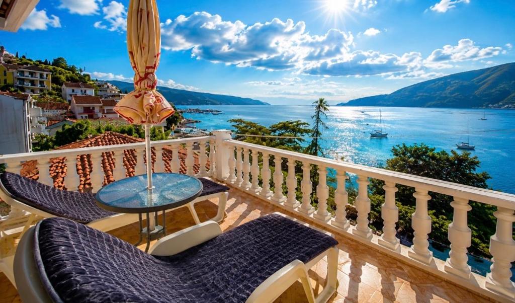 First Line Beachfront Apartment Sea View Terrace free wifi - 3