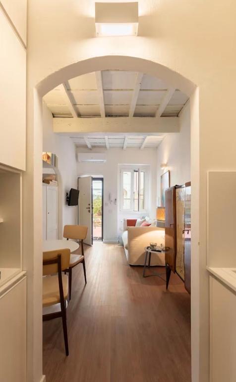 Fully Renovated Cosy Oltrarno Apartment with patio - 2