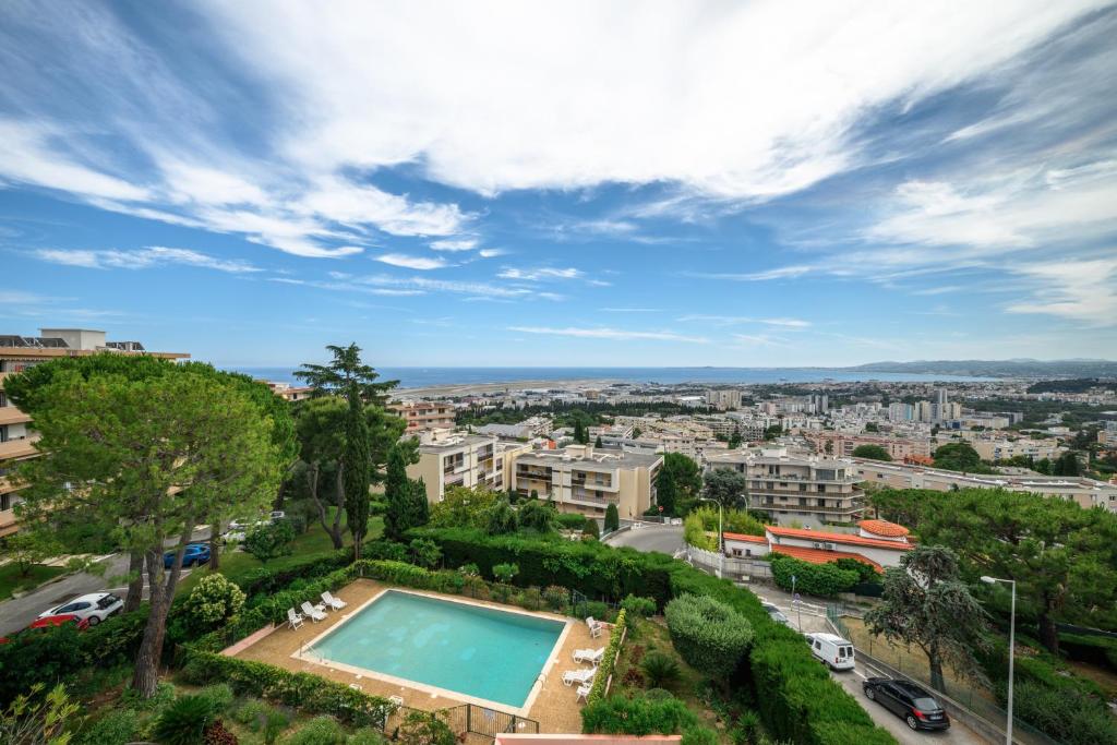 Rooftop Terrace – Sea View, Pool, Parking & A/C - 5