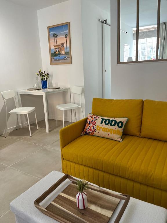 Studio rénové au coeur du centre ville de la londe les maures - 2
