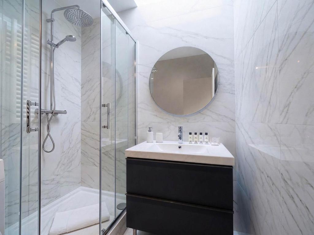 Large Bright Studio 5mins from Champs Elysees - 3