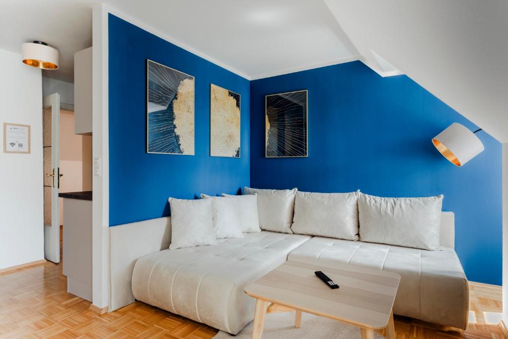 Quiet Courtyard Altstadt Suite - 2BR, Lift & Free Parking by HERO HOMES Graz - 3