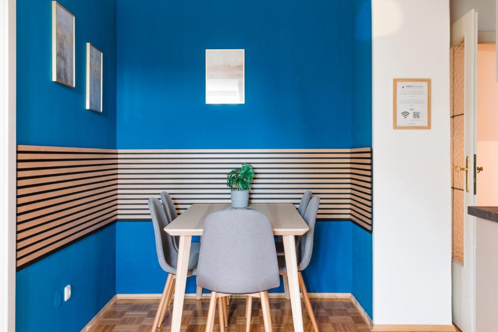 Quiet Courtyard Altstadt Suite - 2BR, Lift & Free Parking by HERO HOMES Graz - 5