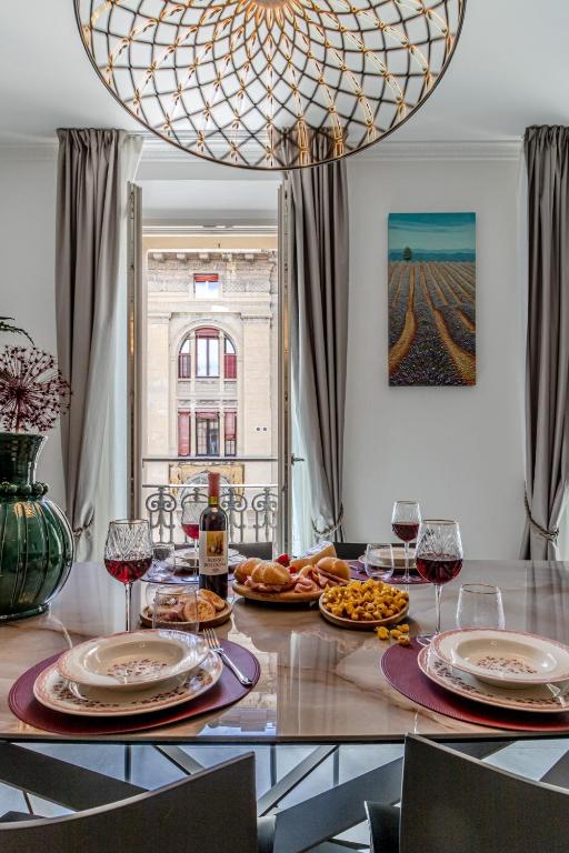 Rizzoli Luxury Towers View Apartment Bologna - 1