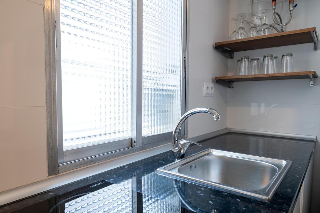 CRR4 Malasaña Chamberi 3 small bedroom - 3