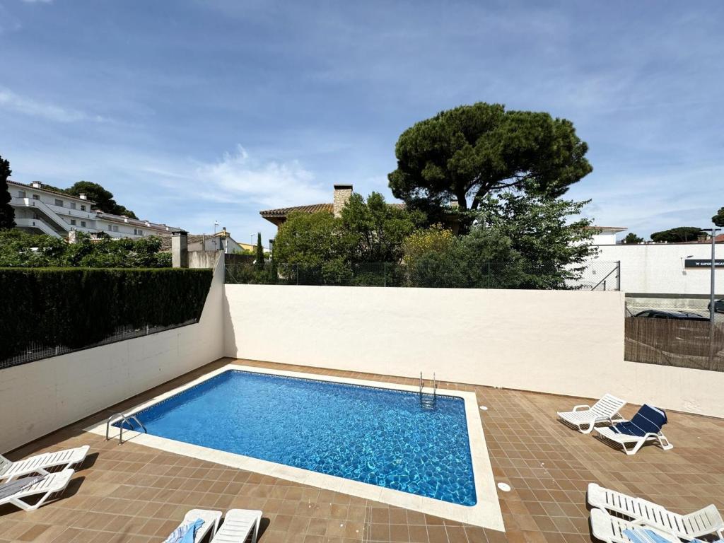 Apartamento con Piscina a 2 Minutos de la Playa en el Corazón de Riells - HISP-7-26 - 5