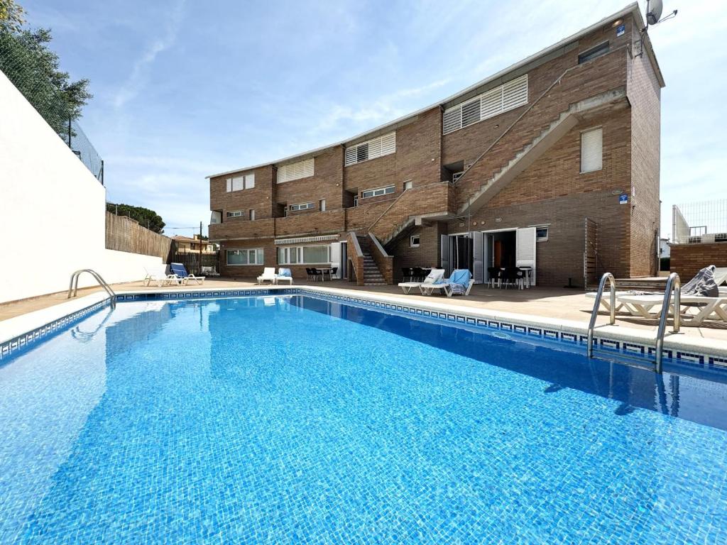 Apartamento Manel 11: Piscina y a 5 Minutos de la Playa en Torroella de Montgrí - HISP-7-22 - 2