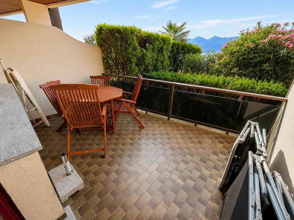 Lake View Apartment in Luino for 4 - 5