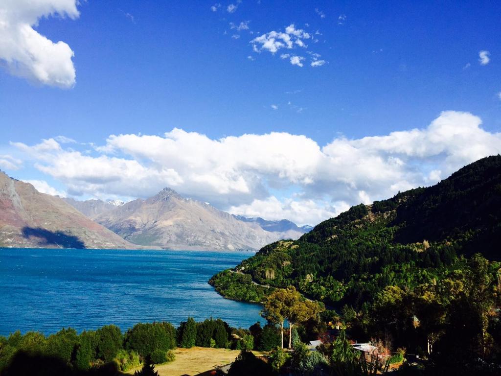 Queenstown Lakeview Holiday Home-5mins to town photo