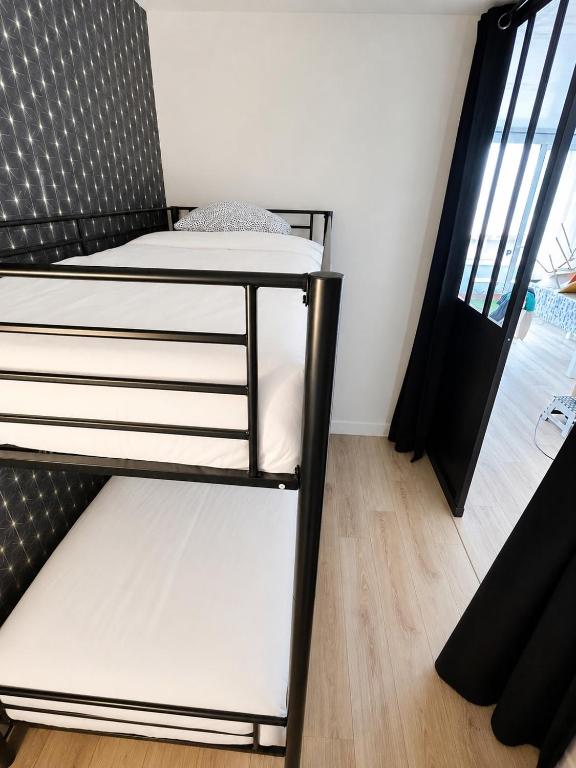 Plage à 100 m, tout à pied, linge et ménage inclus - 5