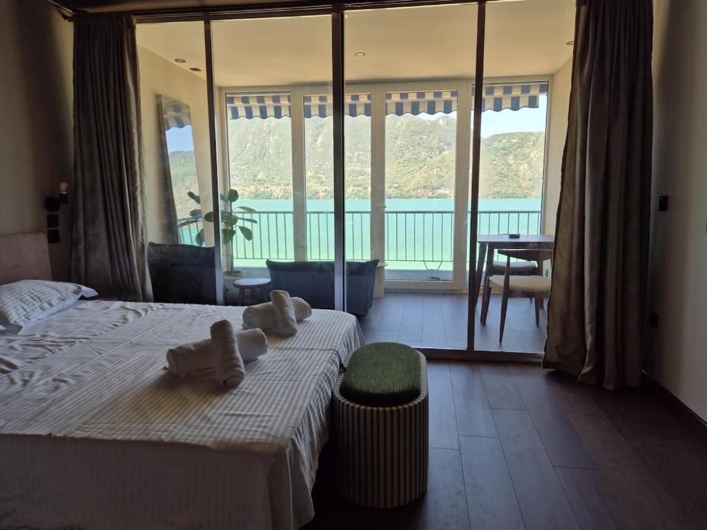 Best lake view Modern apartment - 2