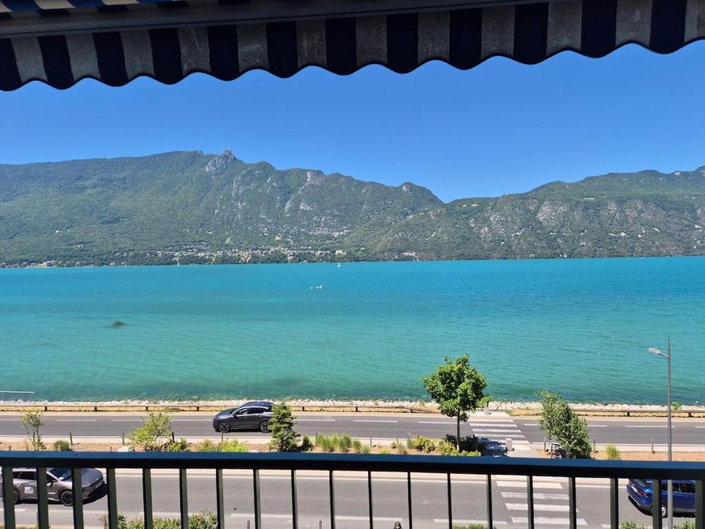 Best lake view Modern apartment - 3