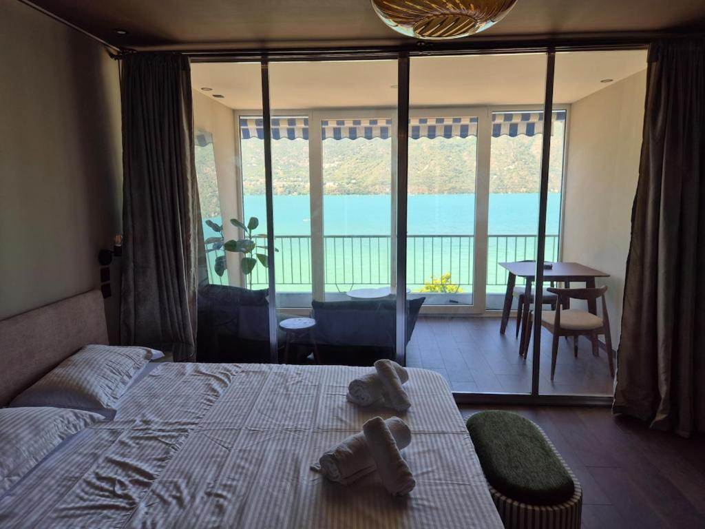 Best lake view Modern apartment - 4
