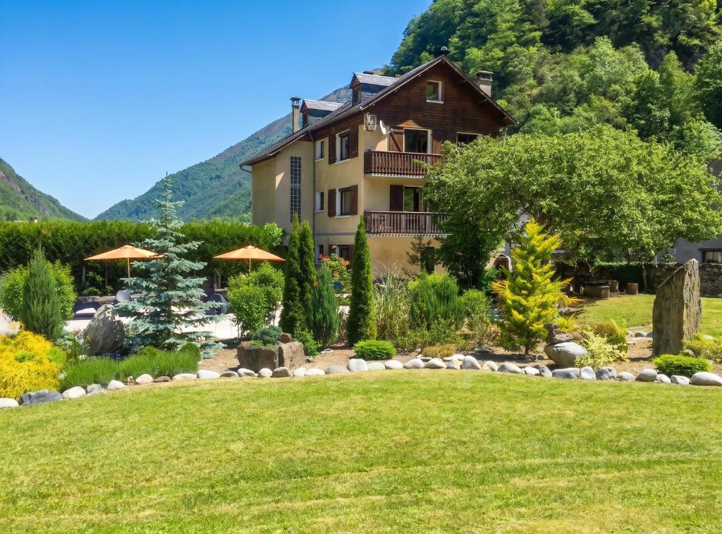 Maison cosy à Cauterets avec vue sur les montagnes et jardin - 1