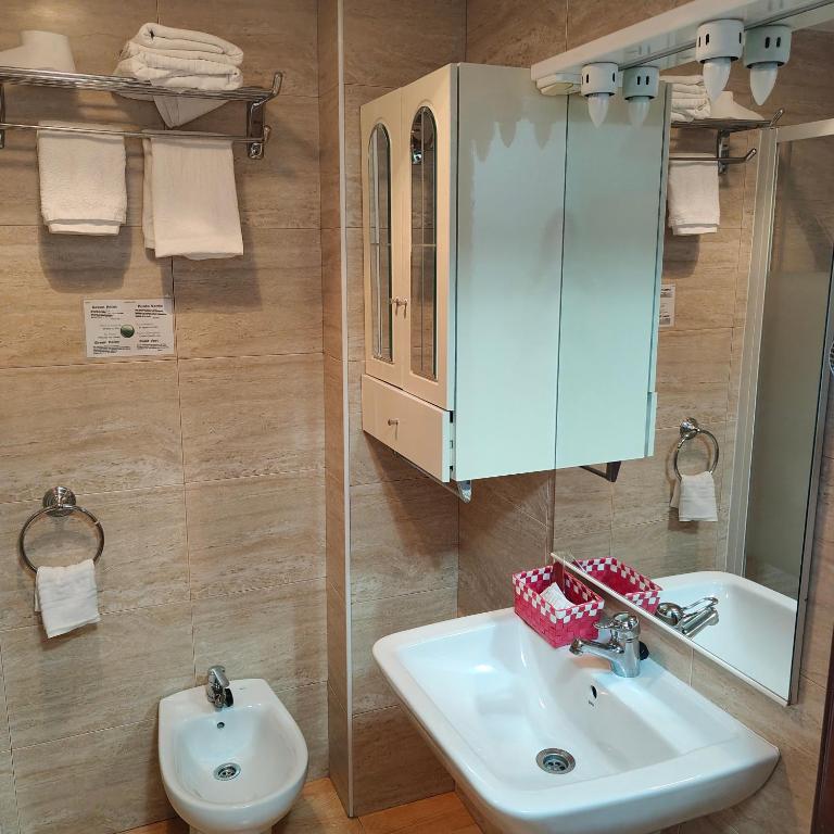 Hostal Adelia - 3