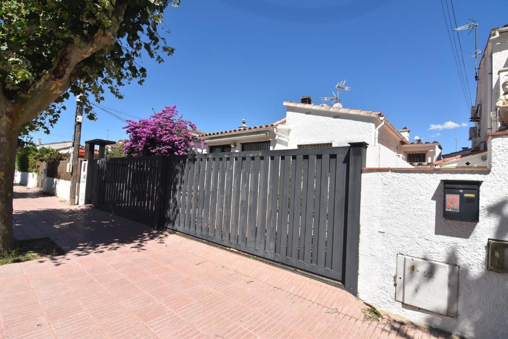 Empuriabrava Byblos Acogedora casa con jardín privado y piscina comunitaria en Empuriabrava Costa Brava - 3