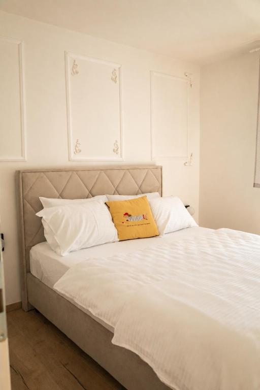 Azuria Residence - 2
