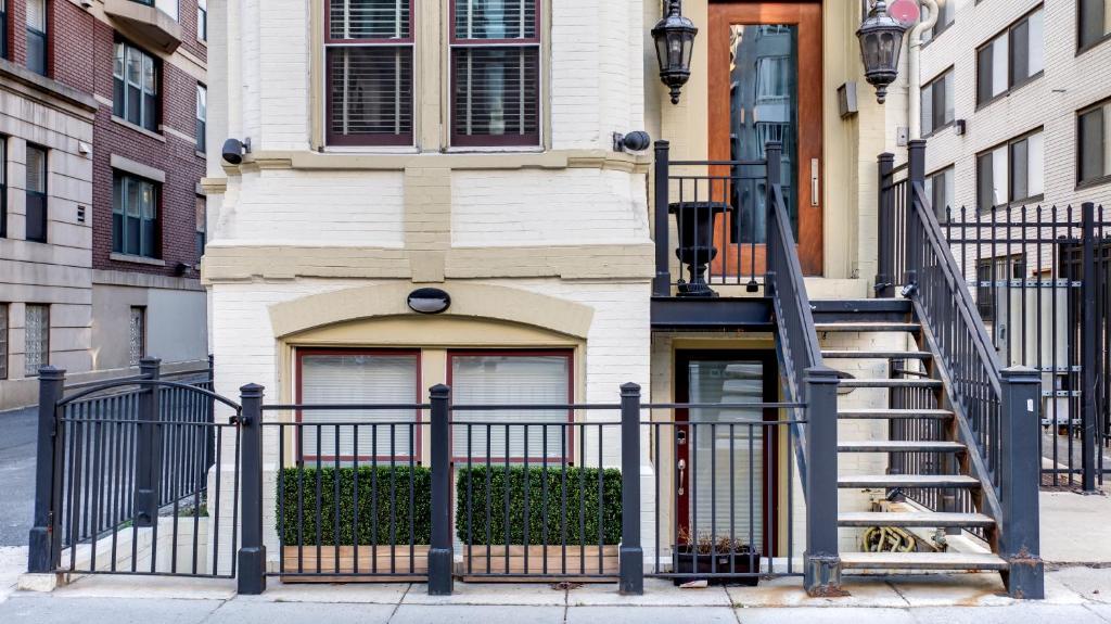 Ground Floor Furnished Apartment in Washington Downtown photo