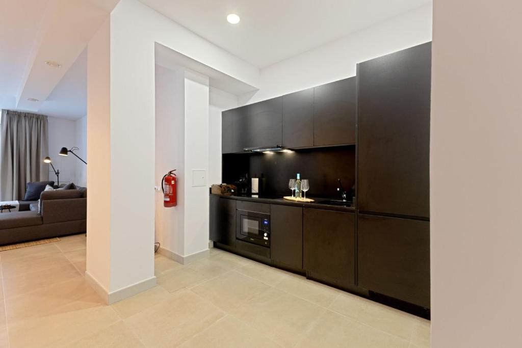 Modern apartment with patio and two bathrooms - 5