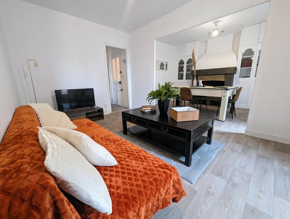 Le 39 Victor Hugo by GC - Grand F4 Cosy avec Billard & wifi - 4