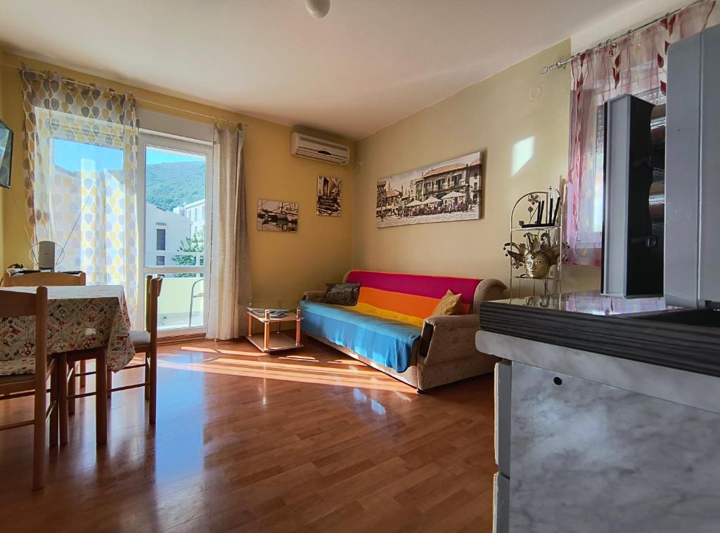 Cozy 1 bedroom flat near Petrovac beach - 2