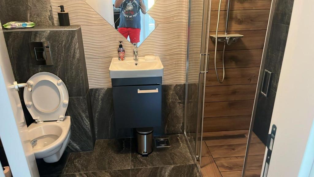 B eleven - 3