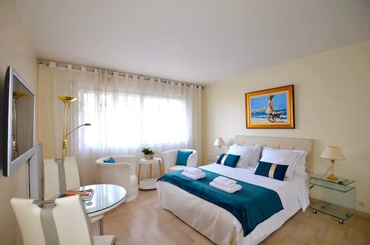 Studio Gray D Albion & Mondrian - Cannes - 3