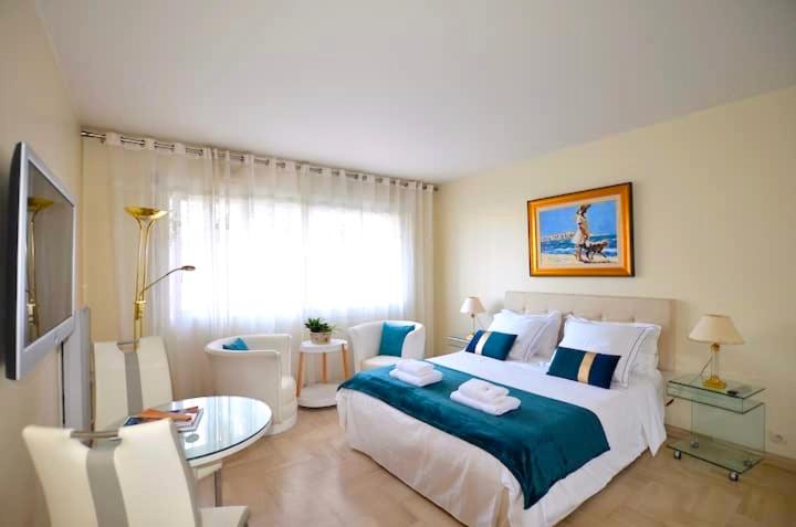 Studio Gray D Albion & Mondrian - Cannes - 2
