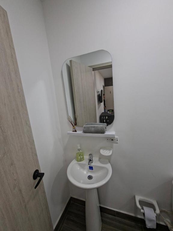 Loft 5 Minutos de Jardín plaza sector universitario Barrio el Ingenio - 2