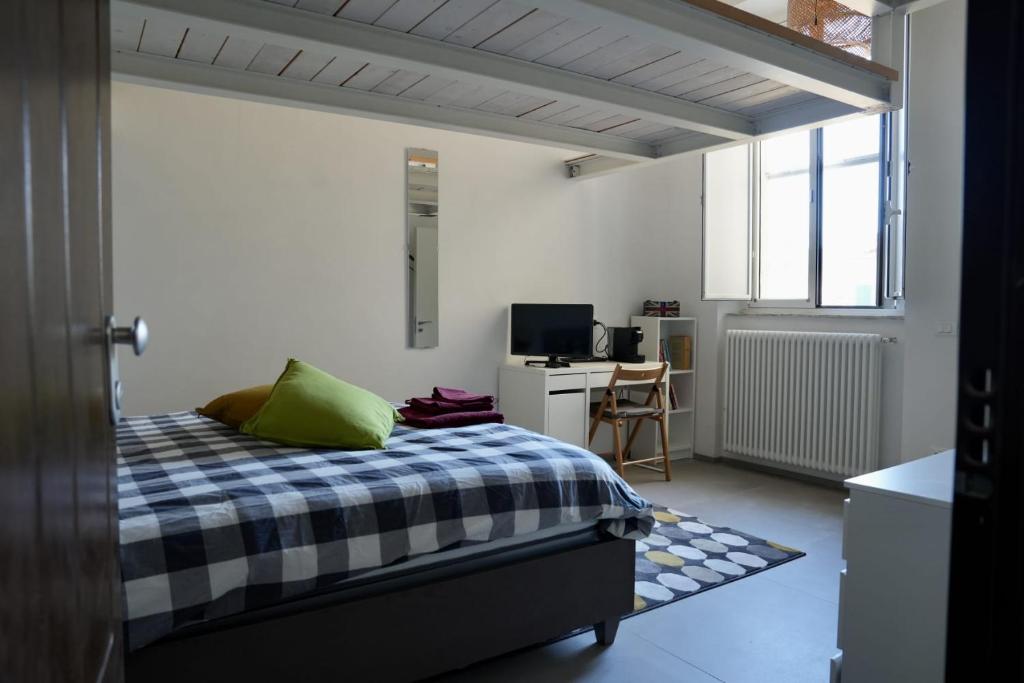 Guglie's Guest House - 4