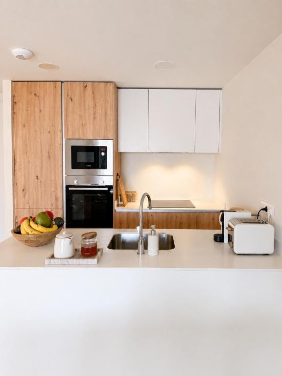 Unic Sunlit Apartment - 2