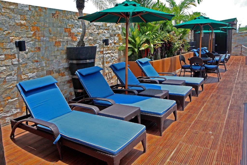 Swimming pool, Queens Hotel in Angeles / Clark