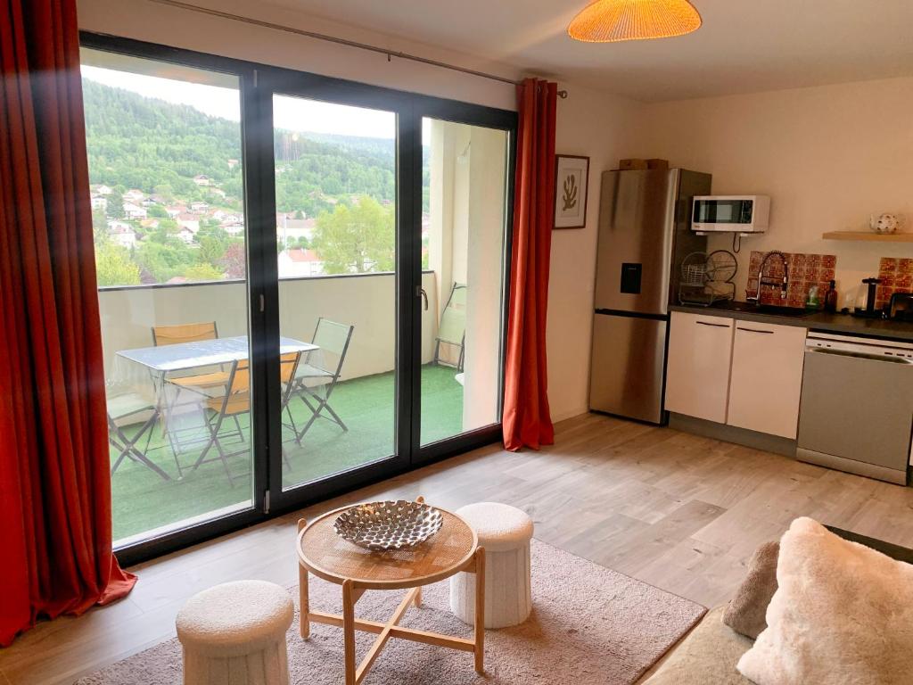 Logement 2 chambres au calme avec séjour et balcon 1 au Rdc a Gérardmer - 2