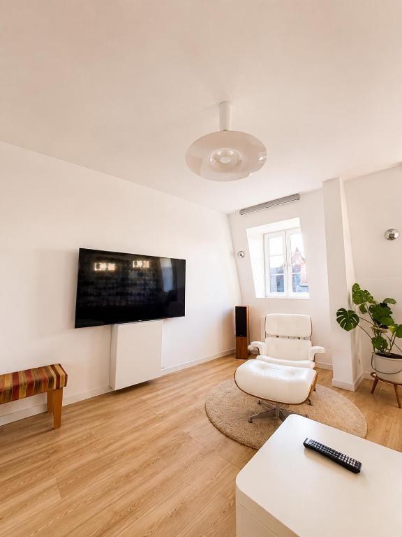 Exceptional Triplex, Design - Art, Private 360 Rooftop, 3 Bedrooms - 3