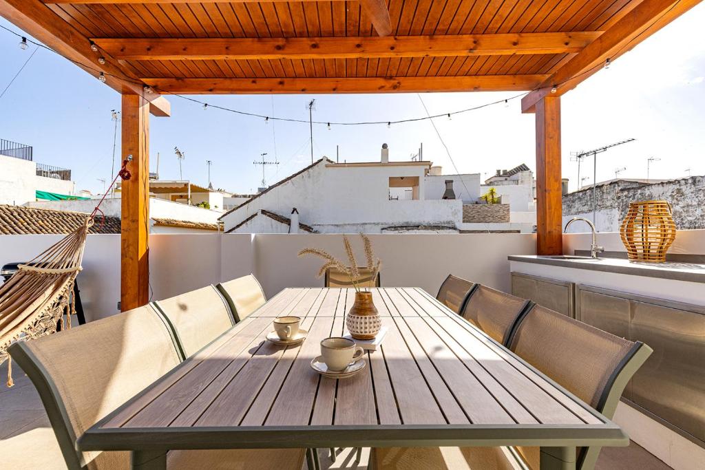 Stylish Terrace and Pool House, Old Town Estepona - 3