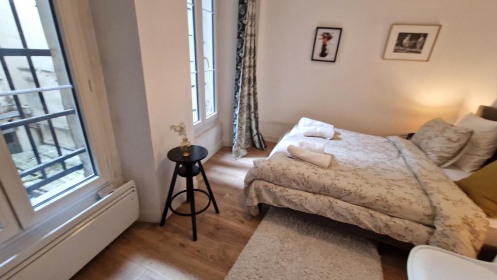 2mins gare Montparnasse ,center, exeptionnel place bd Saint Germain,5 minute Eiffé tour and Louvre meusm ,aesome place - 3