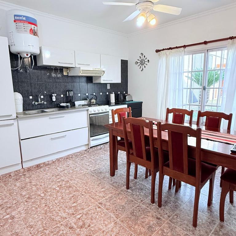 G4 HERMOSA CASA 2 DORMITORIOS en Villa Ángela - 2