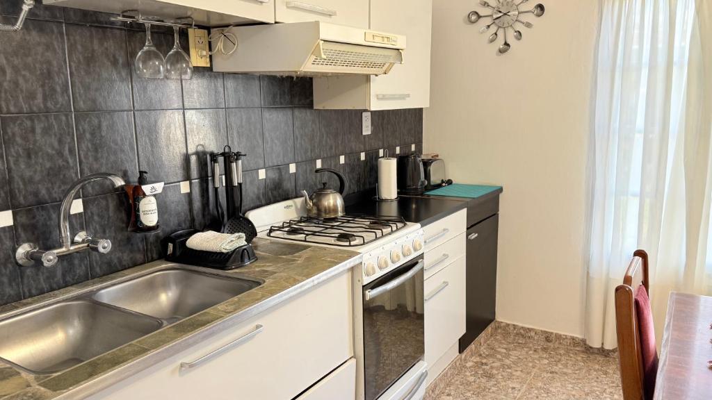 G4 HERMOSA CASA 2 DORMITORIOS en Villa Ángela - 5