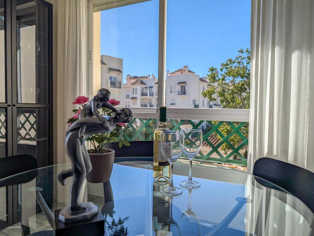 Puerto Banus! Two bedroom apt w/ pool & terrace - 4