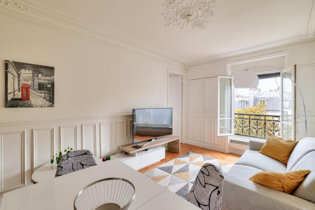 Parisian 2BR flat 100m to Notre Dame & Pantheon - 2