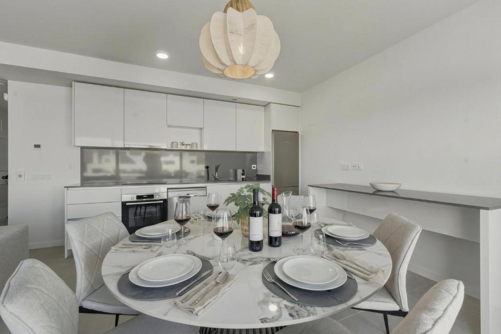 3025 Elegant apartment with terrace and pool - 3
