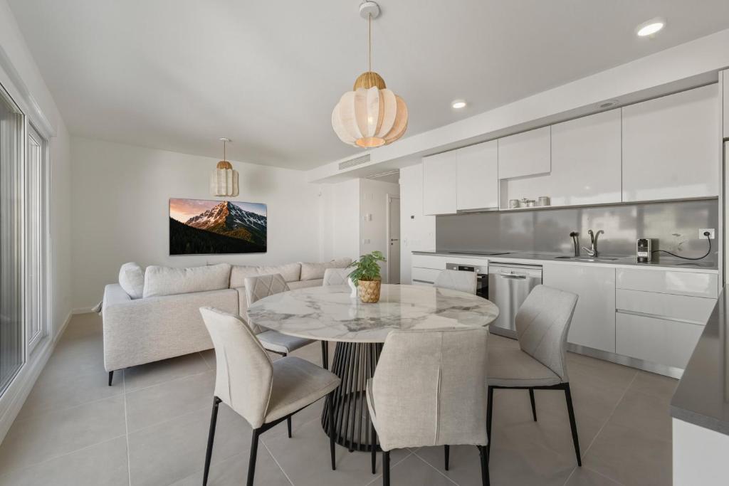 3025 Elegant apartment with terrace and pool - 4