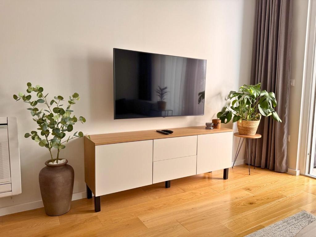 Modern 2BR Apartment Near Old Bridge - 4