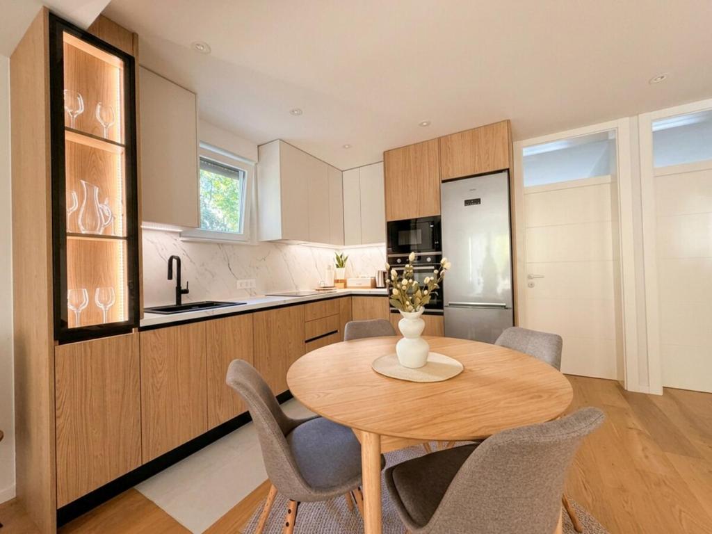 Modern 2BR Apartment Near Old Bridge - 5