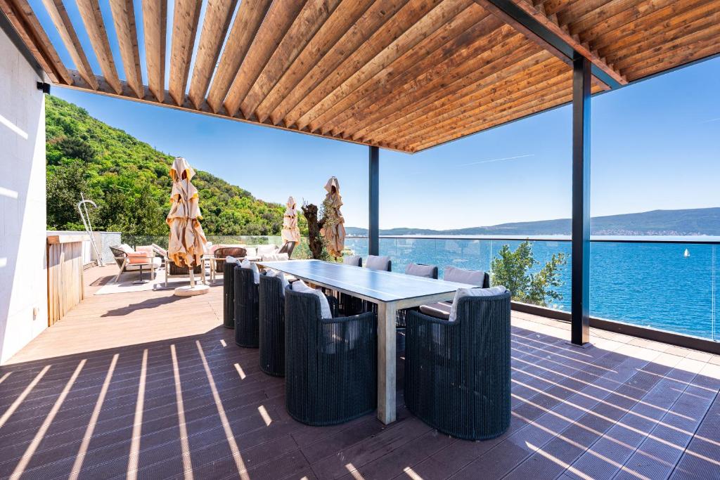 Villa Sunset Rooftop Plunge with Sea View - 4