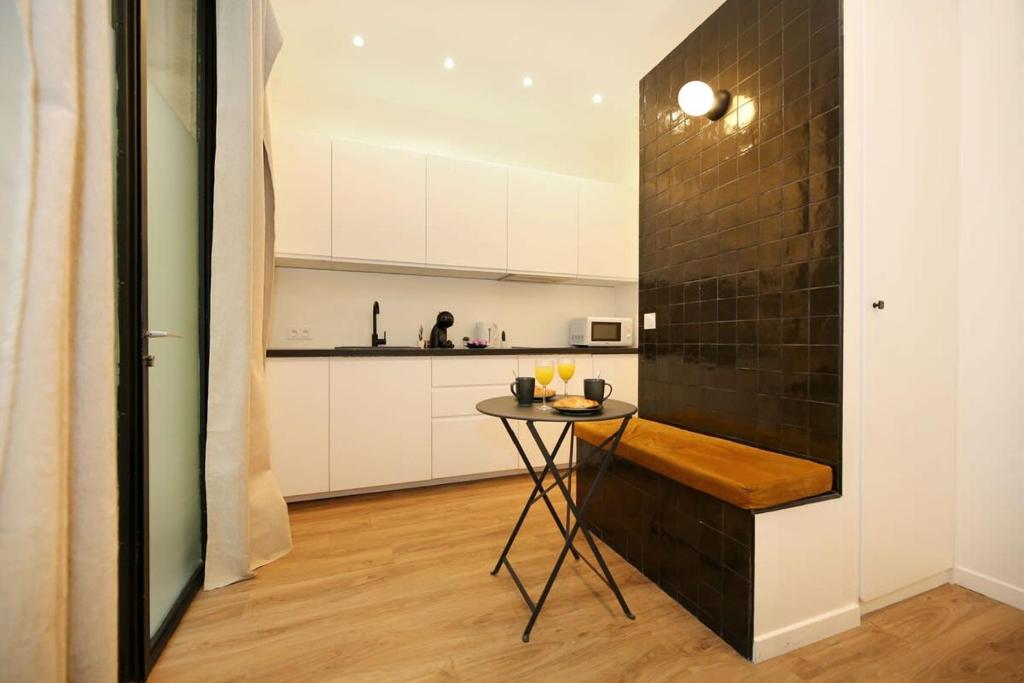 Studio fonctionnel tout equipe Batignolles - 2P - 2