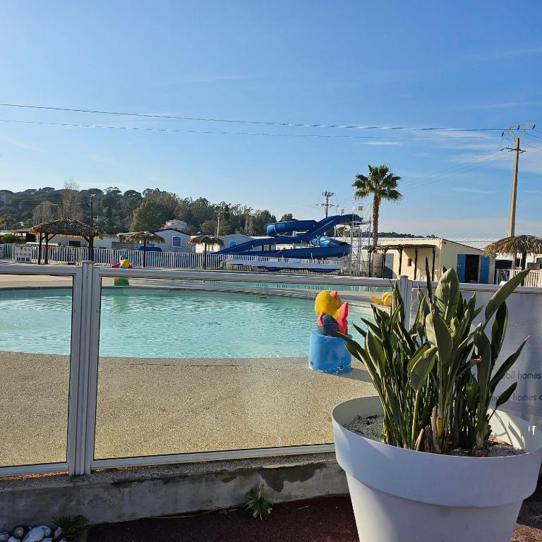 Bungalow charmant à Fréjus avec piscine - 2